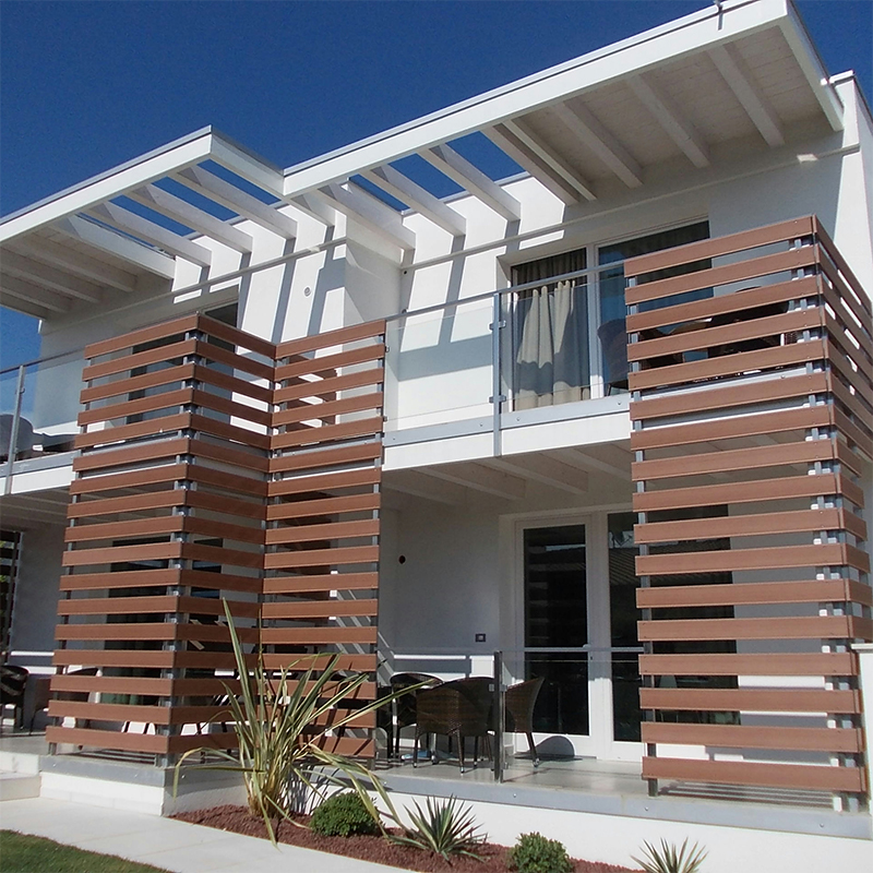 屋外実用的な WPC 複合共押出フェンス装飾